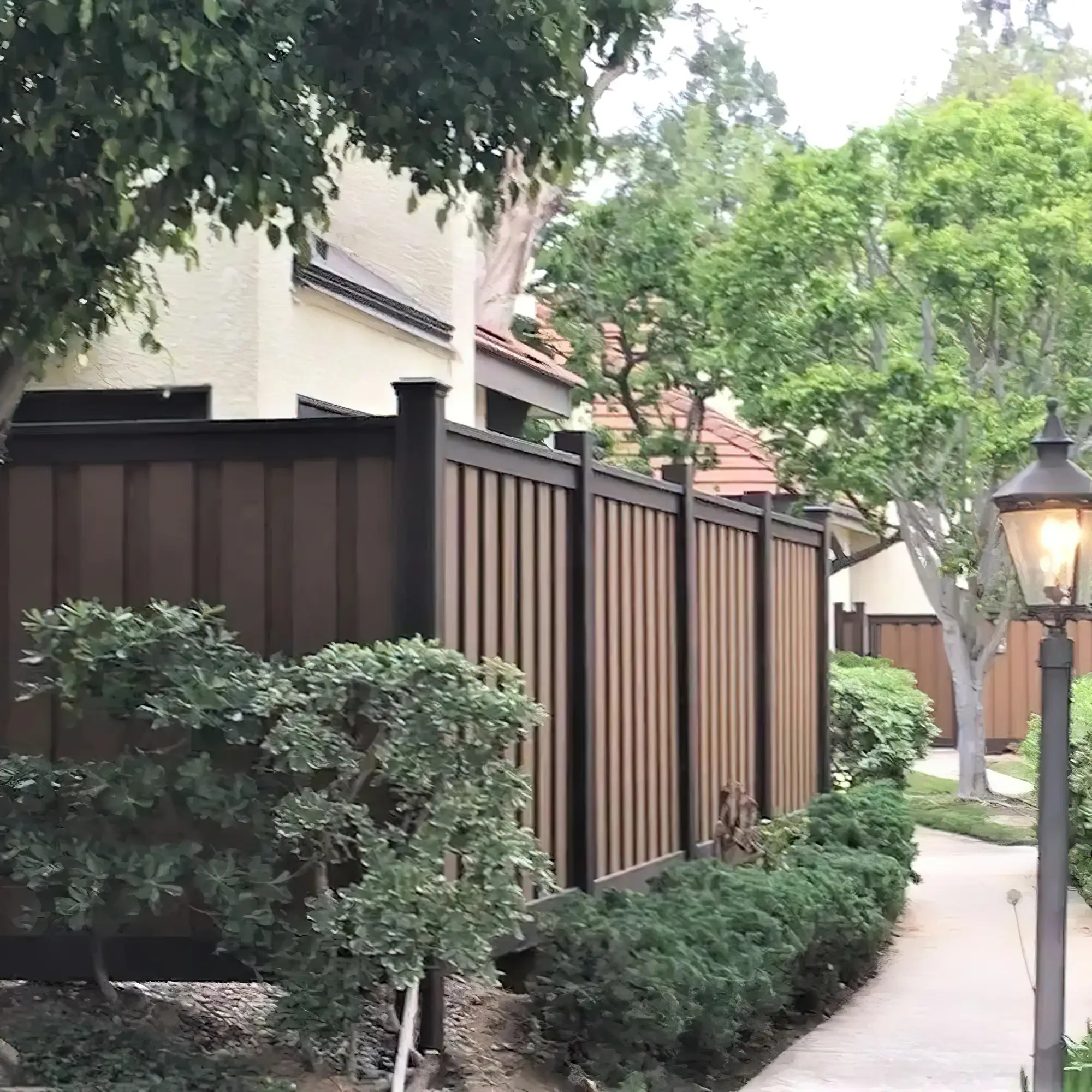 Brown Saddle Hybrid - vinyl,wood,composite Fencing System