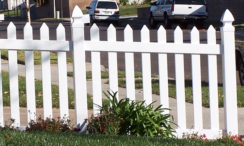 Straight Picket Vinyl - vinyl,wood,composite Fencing System
